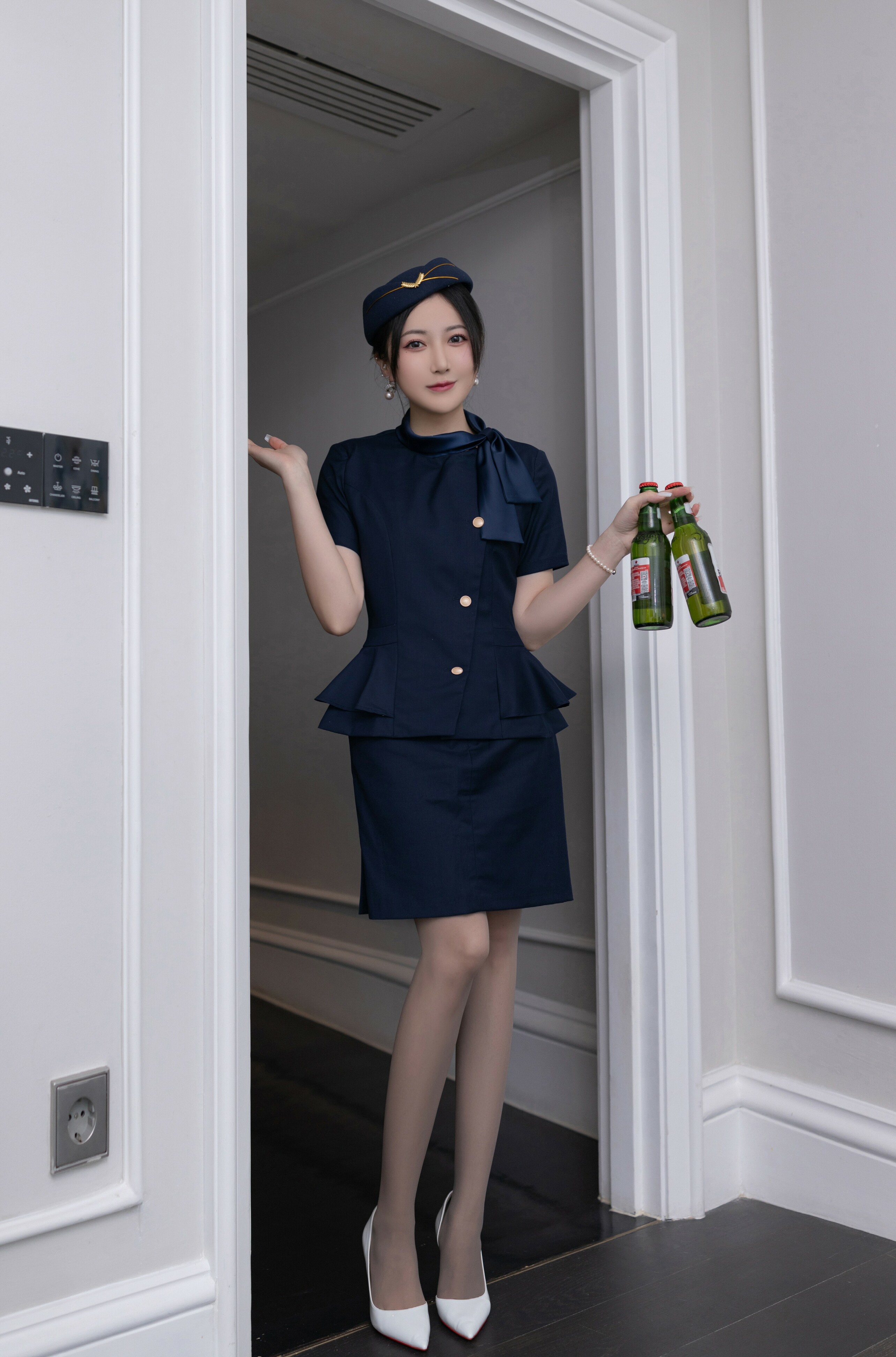 秀人网 美女名模 鱼子酱Fish – 内购无水印《空姐制服》 [123P]